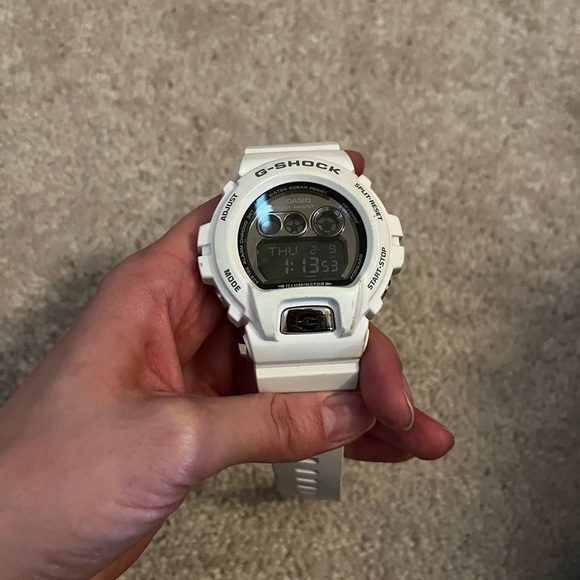 Men’s White G shock watch. Like new. - Picture 1 of 2